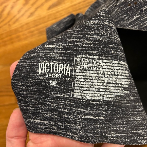 Victoria Sport Bra - Picture 2 of 3